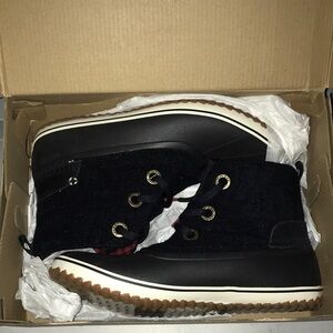 Men's Black and Tan Waterproof Boots